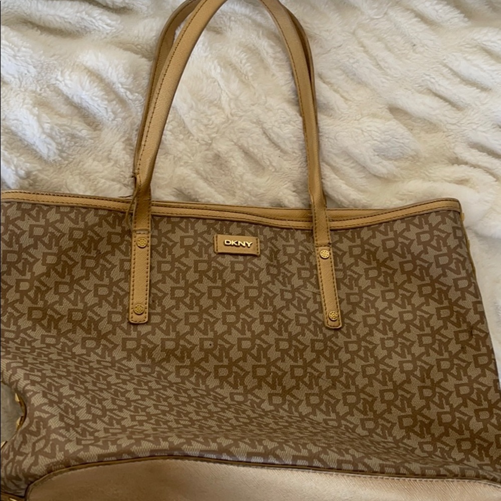 DKNY tote . See images . MAKE ME AN OFFER